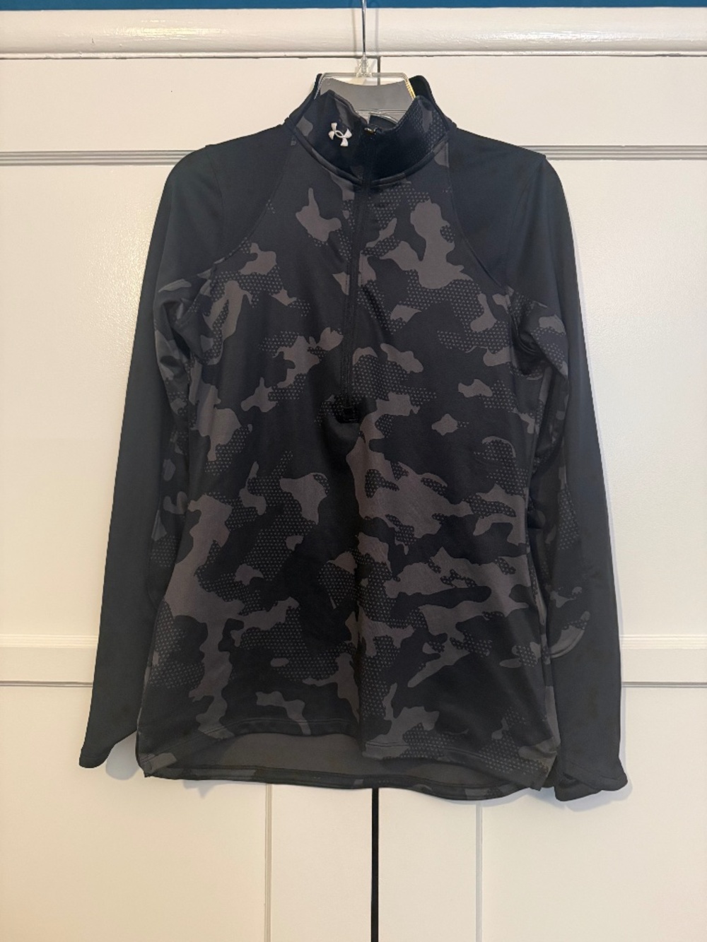 NWOT Under Armour Quarter Zip Camo Athletic Top Size Small